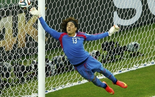 الحارس المكسيكي أوتشوا