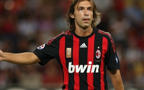بيرلو حين كان لاعبا لفريق إيسي ميلان
