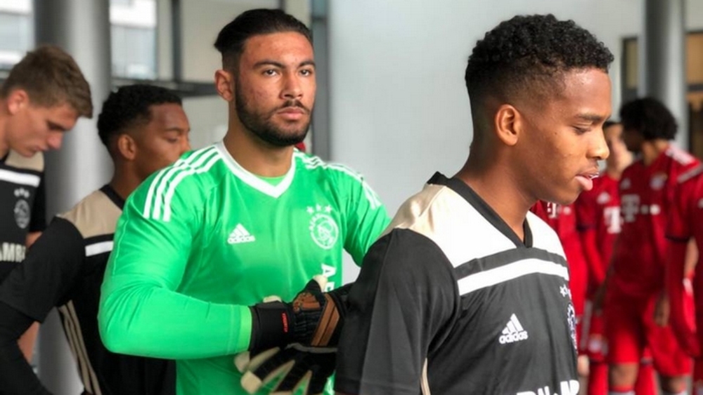 حارس شباب أياكس عصام المعاش (18 سنة)