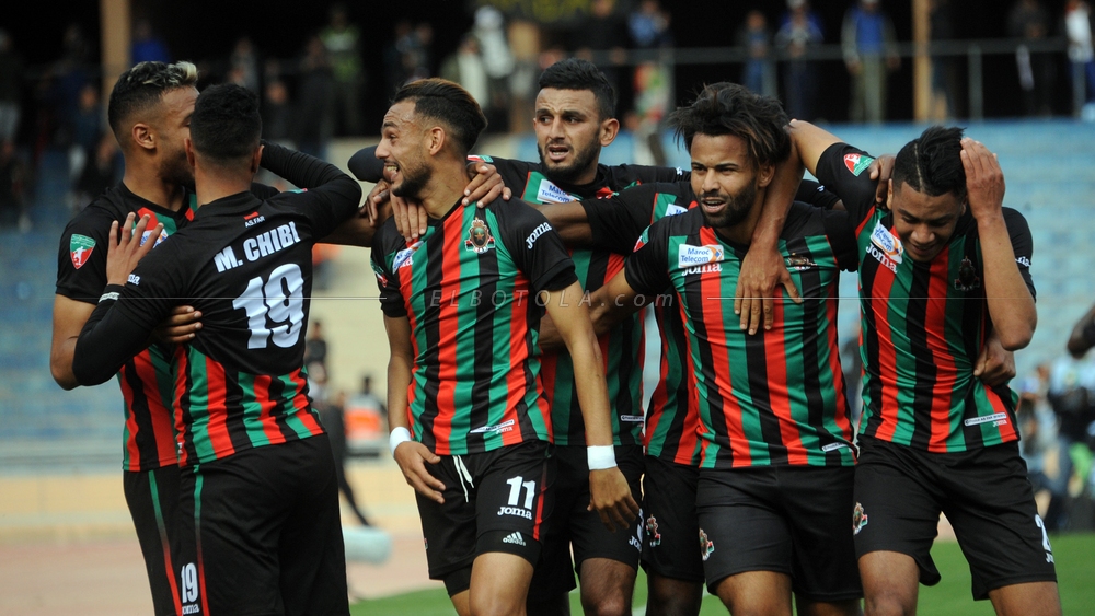 حمزة الموساوي يتوسط لاعبي الجيش الملكي