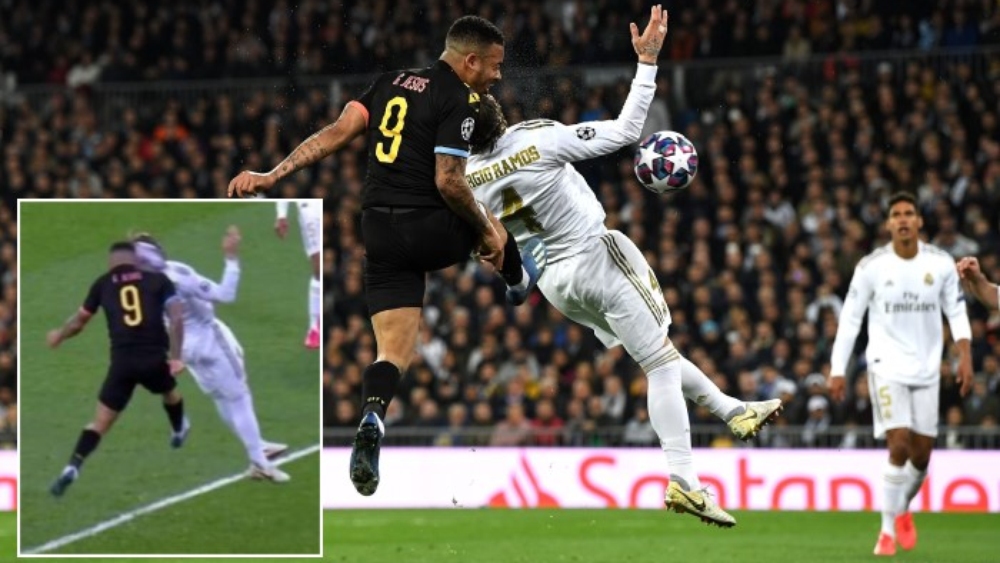 جابرييل جيسوس أثناء ارتقائه فوق راموس لتسجيل هدف لصالح مانشستر سيتي