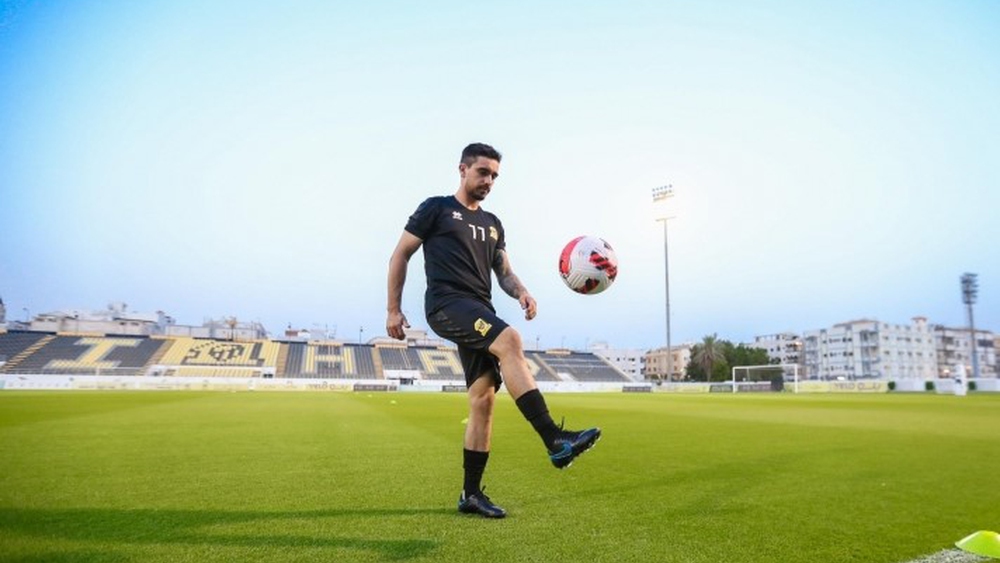 البرازيلي إيغور كورونادو بقميص نادي اتحاد جدة السعودي