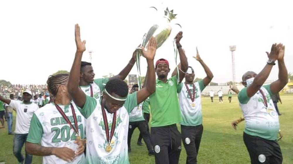 الاتحاد الأنغولي يجبر فريق ساغرادا إسبيرانسا على إعادة كأس السوبر المحلي والميداليات وقبول خوض الإياب أمام بيترو أتلتيكو