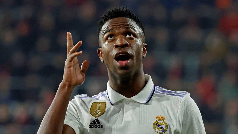 نجم ريال مدريد فينيسيوس ردا على الإساءة إليه في مباراة أوساسونا الإهانات مستمرة والرقص أيضا أراكم في ليفربول