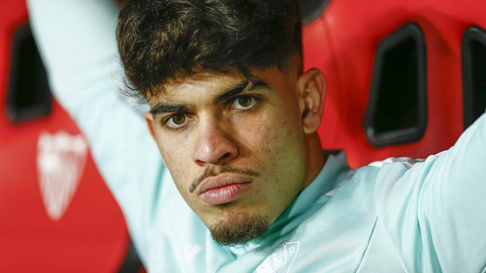 برشلونة يريد جني 120 مليون يورو من بيع عقود لاعبيه ويقرر التخلص من كل المعارين باستثناء الزلزولي