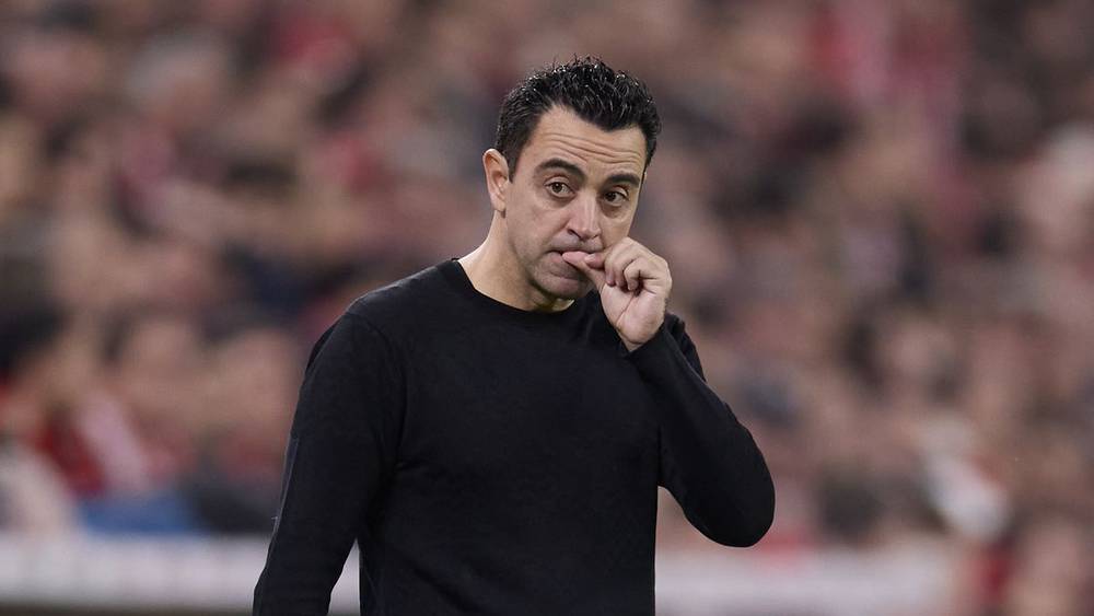 تشافي يعلن رحيله عن تدريب برشلونة