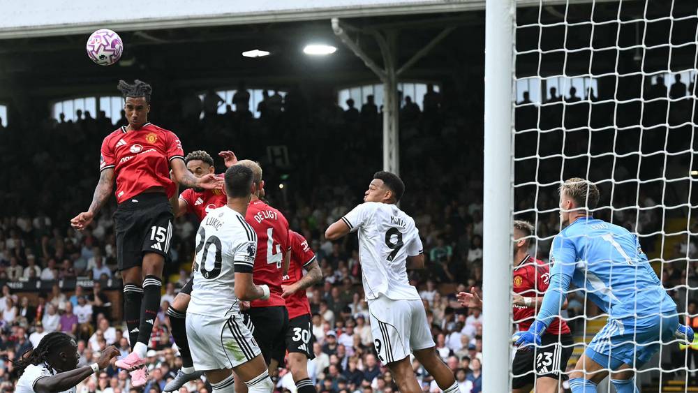 مانشستر يونايتد "يتعثر" ضد فولهام (1-1) في الدوري الإنجليزي