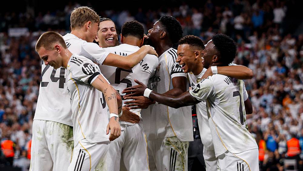 إشبيلية يهدي صدارة "الليغا" لريال مدريد بعد الفوز على برشلونة