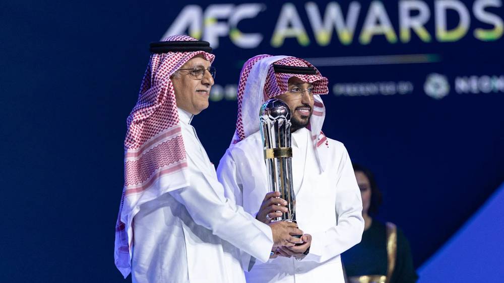سالم الدوسري يُتوج بجائزة أفضل لاعب في آسيا لسنة 2025