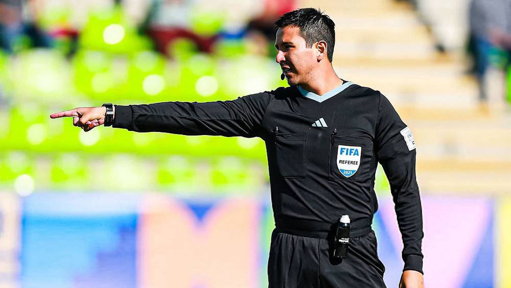 البيروفي روبيرتو بيريز حكما لمواجهة   في مونديال الناشئين