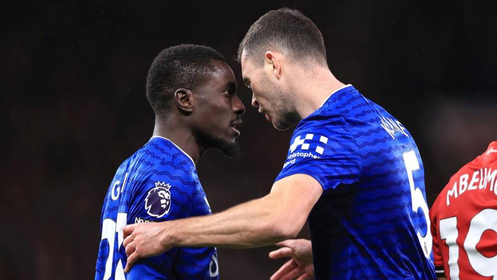 إدريسا غي يعتذر بعد طرده بسبب صفع زميله: "لا شيء يبرر مثل هذا السلوك ولكنه لا يعكس شخصيتي"