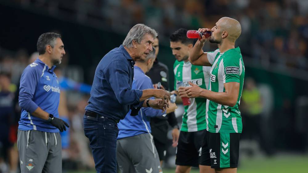 "آس": "ريال بيتيس أمام تحد كبير لتعويض أمرابط مع اقتراب 'الكان' وبيليغريني يعتبره لاعبا لا يُعوض"