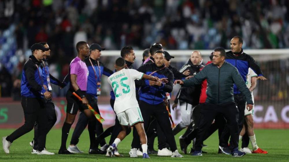 لاعب منتخب الجزائر رفيق بلغالي