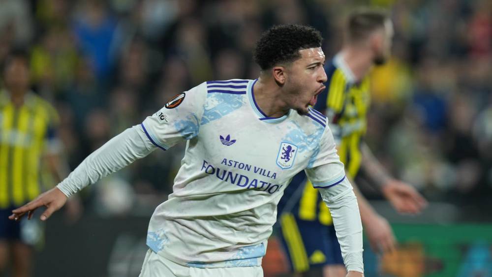 أستون فيلا يتأهل مباشرة لدور الـ16 بالدوري الأوروبي