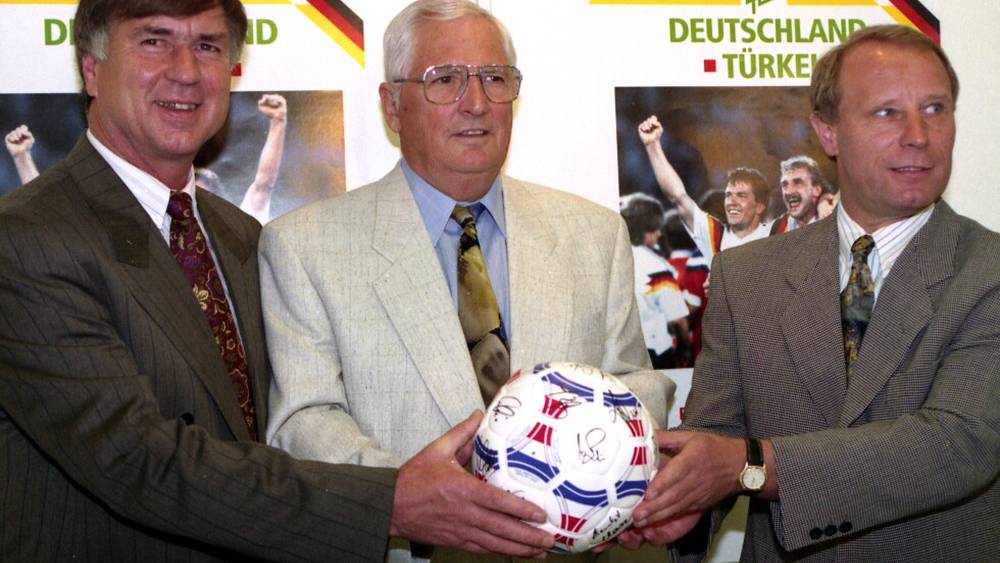 مايكل لاودروب: «لن ينسى سيّب بيونتك تاريخ كرة القدم الدنماركية أبدًا»