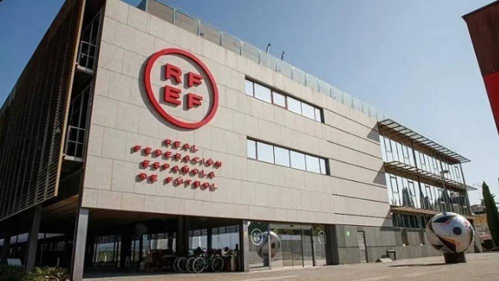 الاتحاد الإسباني يعلن عدم صلاحية الليغا لتأجيل مباراة رايو فاييكانو وأوفيدو