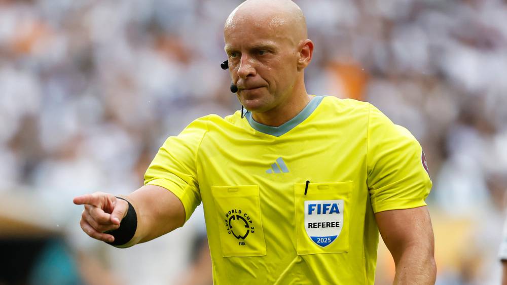 الاتحاد الأوروبي يعلن حكام ذهاب ثمن نهائي الدوري الأوروبي بمشاركة مارشينياك وسانشيز