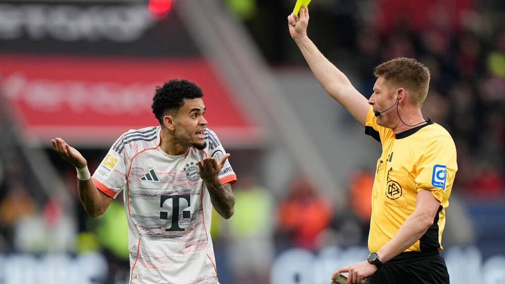 المحكمة الرياضية الألمانية تؤيد إيقاف لويس دياز رغم اعتراف الحكم بخطئه