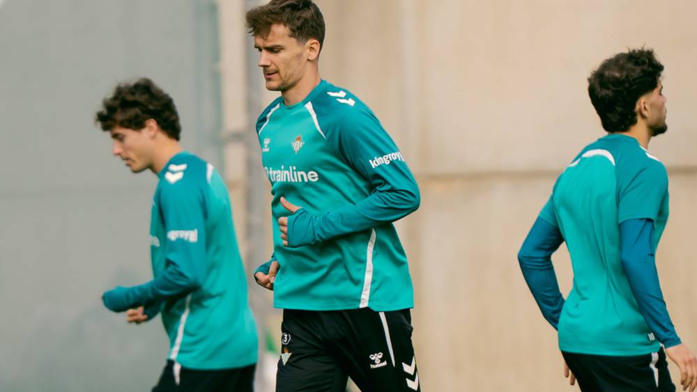 مانويل بيليغريني يعلن قائمة ريال بيتيس لمواجهة أتلتيك بيلباو في الدوري الإسباني