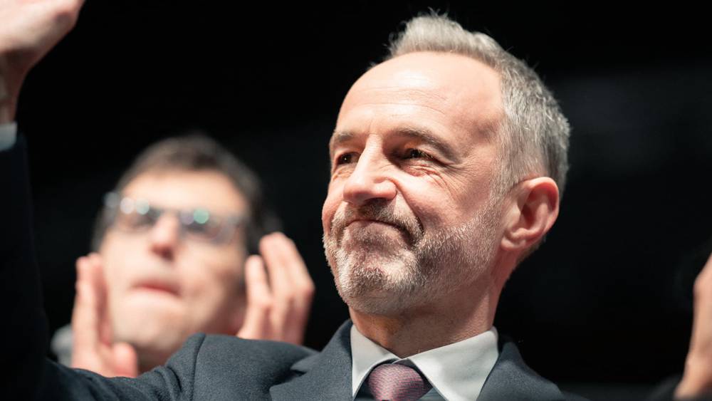 عمدة باريس يعلن تكريم لاعبي سان جيرمان ويفتح ملف ملعب بارك دي برانس