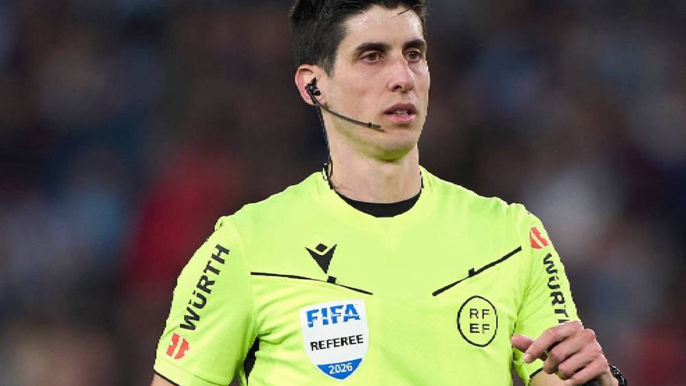 تعيين ماتيو بوسكيتس فيرير لإدارة قمة أتلتيكو مدريد وبرشلونة في الدوري الإسباني