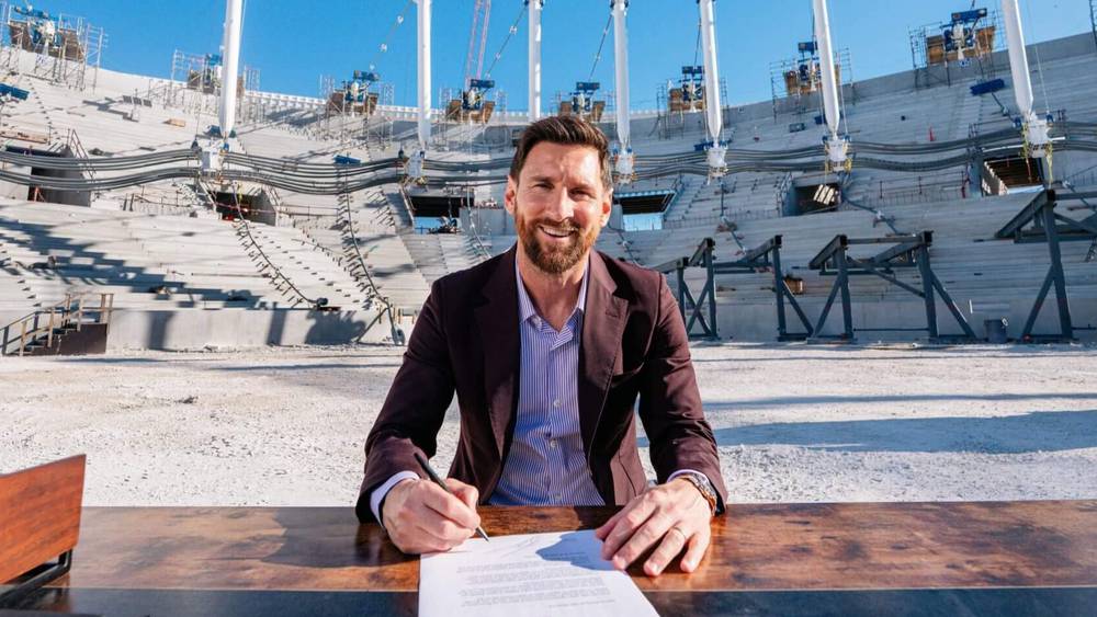 ليونيل ميسي يعلن رسمياً الاستحواذ على نادي يو إي كورنيلا الكتالوني