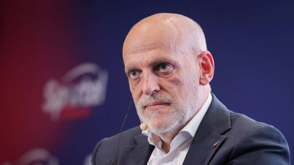 Tebas: “Barcelona will not win all the remaining matches in La Liga, and Real Madrid must try to compete.”