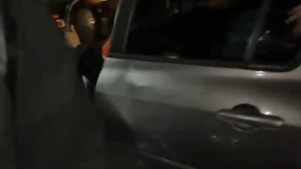 اعتداء مشجعي باريس سان جيرمان على سيدة بسبب قميص بايرن ميونيخ