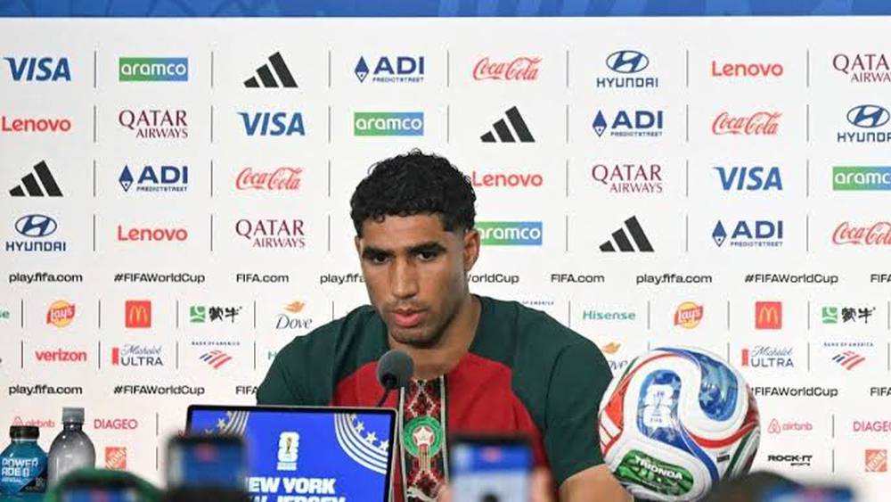 حكيمي: "أفتخر بكوني مغربياً وأعتقد أن عدد الجماهير المغربية سيكون أكبر من الجماهير البرازيلية"