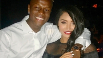 منديل يرتدي ثوب "المُغرم" ويتقدم لخِطبة صديقته