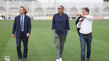 لحظة وصول ماوريسيو ساري إلى نادي يوفنتوس