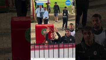 بسبب حركة غير أخلاقية من المعد البدني.. شيبا يتدخل لإخماد غضب جماهير الفتح ⚽