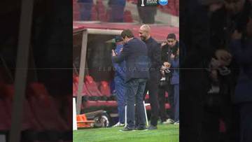 لقطة جميلة بين نورالدين أمرابط والإعلامي الجزائري جمال جبلي   😍