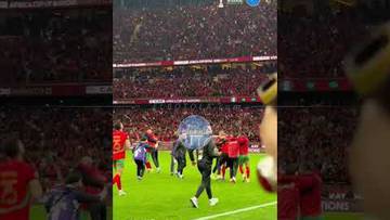 وليد الركراكي يطير فرحا 😂