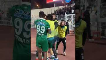 شاهد من زاوية خاصة فرحة خافي الرجاء بهدفه ضد نهضة بركان ✅🟢