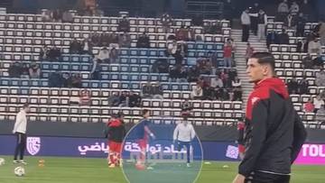 دخول لاعبي الوداد واتحاد تواركة لإجراء عملية الإحماء ⚽