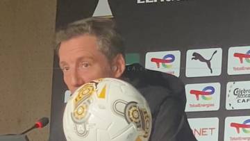 مدرب الجيش الملكي: كنت أتمنى مواجهة فريق مغربي وآخر نصف نهائي لعبته كان ضد الوداد 🎙