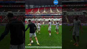 زاوية خاصة.. لقطات من إحماءات لاعبي الجيش قبل قمة "الكلاسيكو" أمام الرجاء ⚽